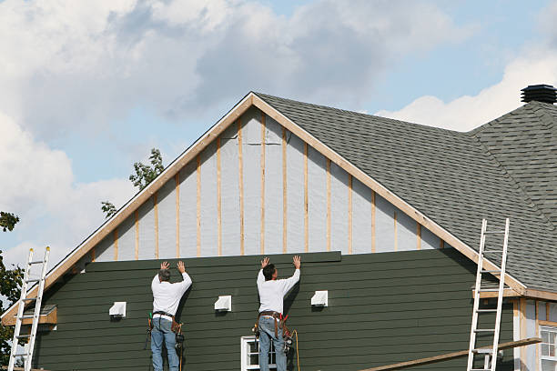 Professional Emergency Siding Repair technician working in Petersburg, IL